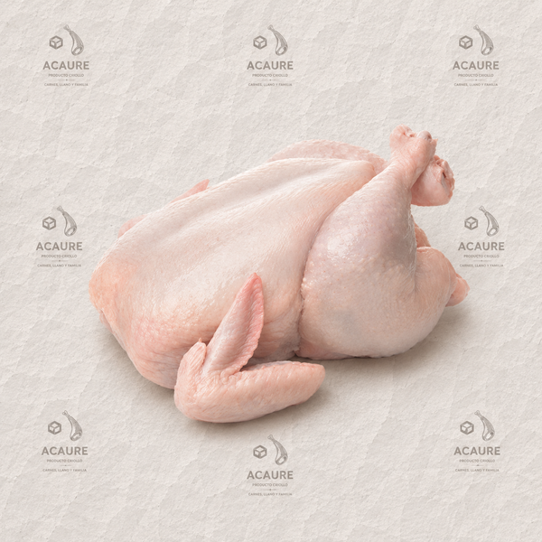 Pollo entero limpio